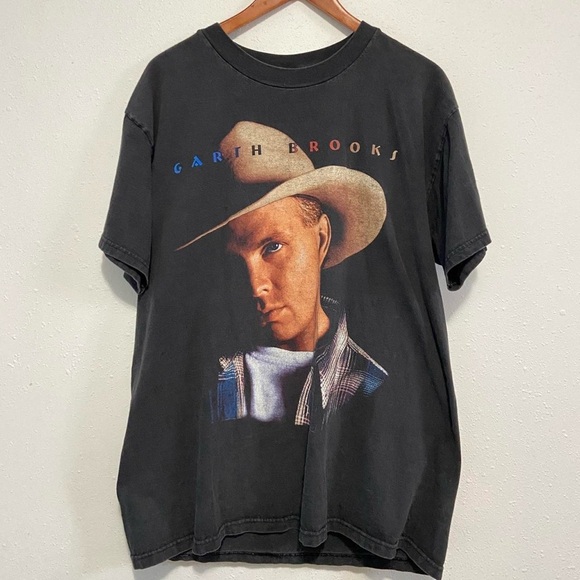 Vintage 90s Garth Brooks "Fresh
Horses" Tour T-Shirt - Picture 2 of 6